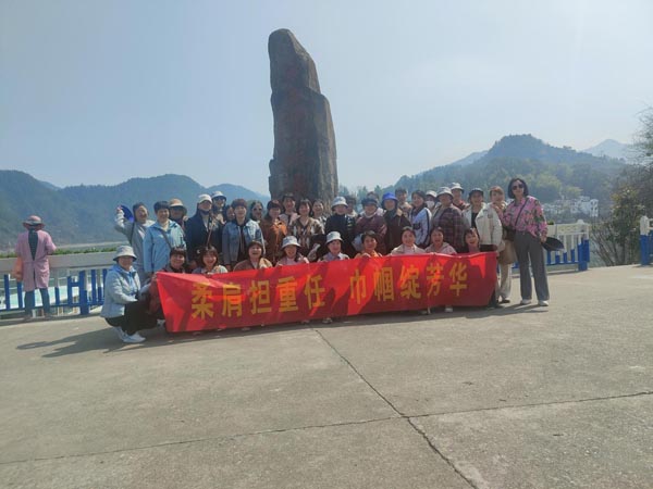 公司機(jī)關(guān)黨支部、工程服務(wù)支部聯(lián)合舉辦“三八”節(jié)主題活動