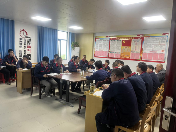 王伍升到建材研究室、建材公司調(diào)研